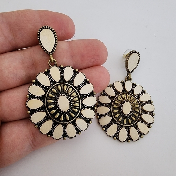 NEW Ivory Wood Antique Gold Western Design Dangle Earrings - Picture 8 of 8